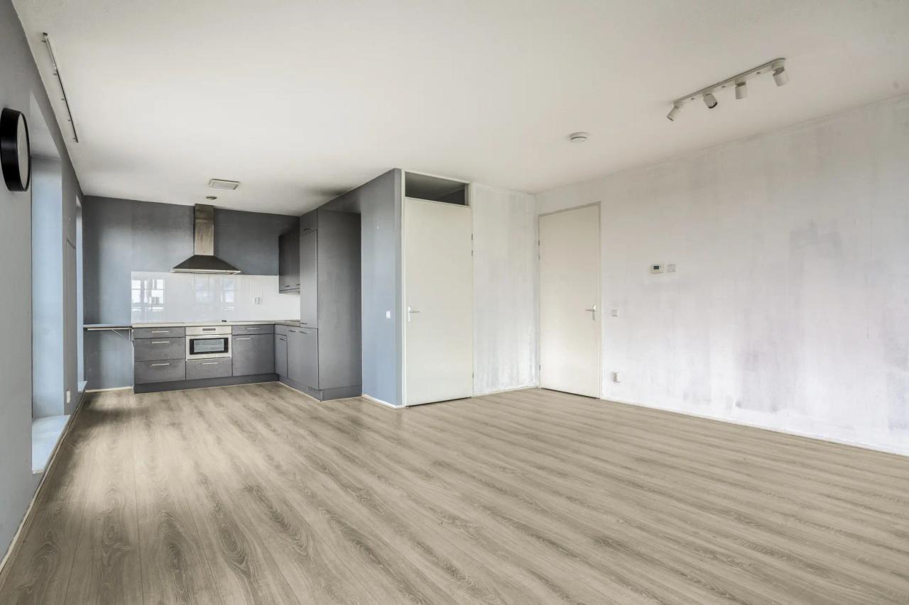 Unobstructed views, loggia and parking space - Image 8