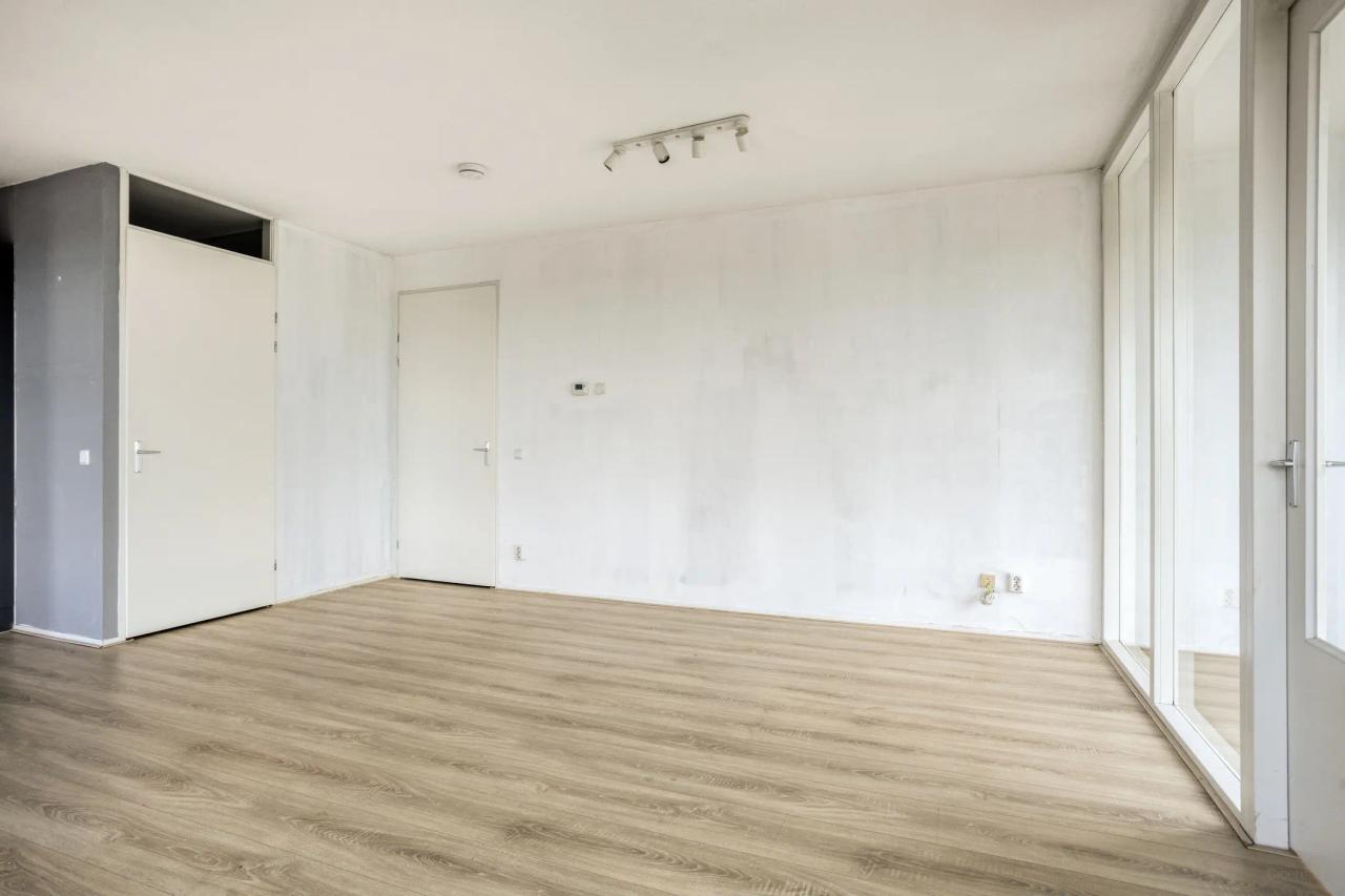 Unobstructed views, loggia and parking space - Image 14