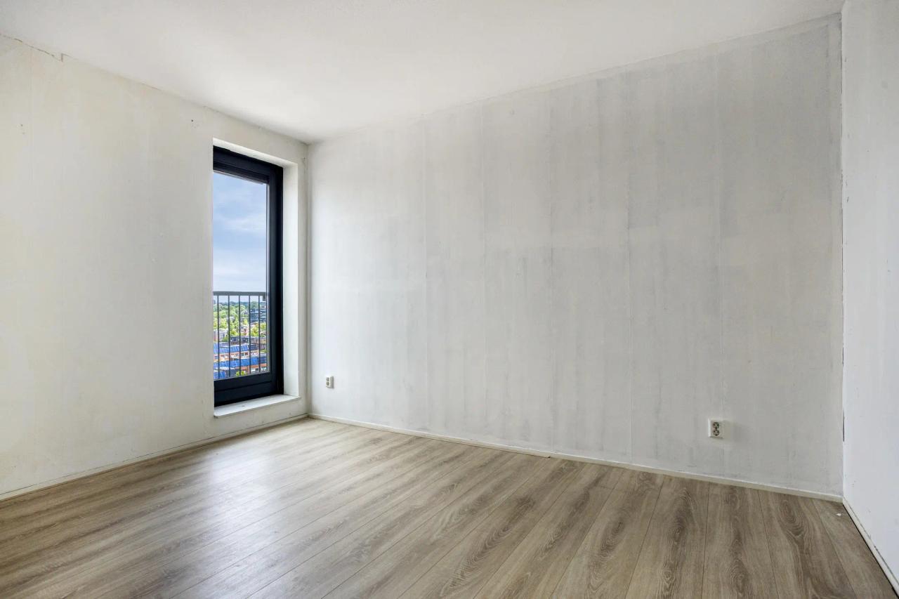 Unobstructed views, loggia and parking space - Image 17