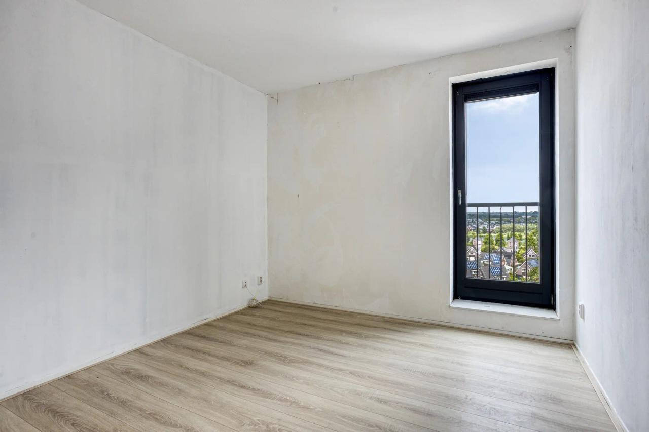 Unobstructed views, loggia and parking space - Image 19