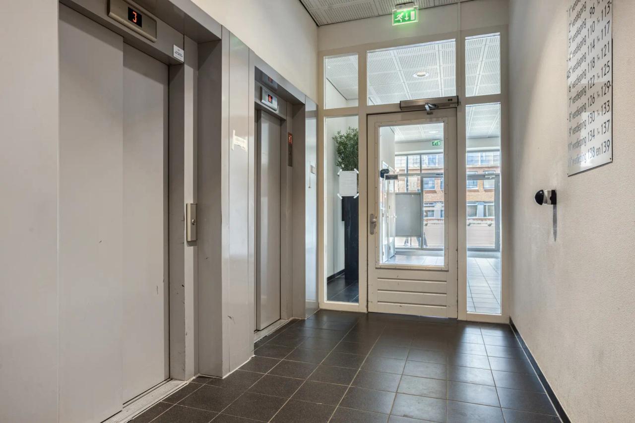 Unobstructed views, loggia and parking space - Image 25