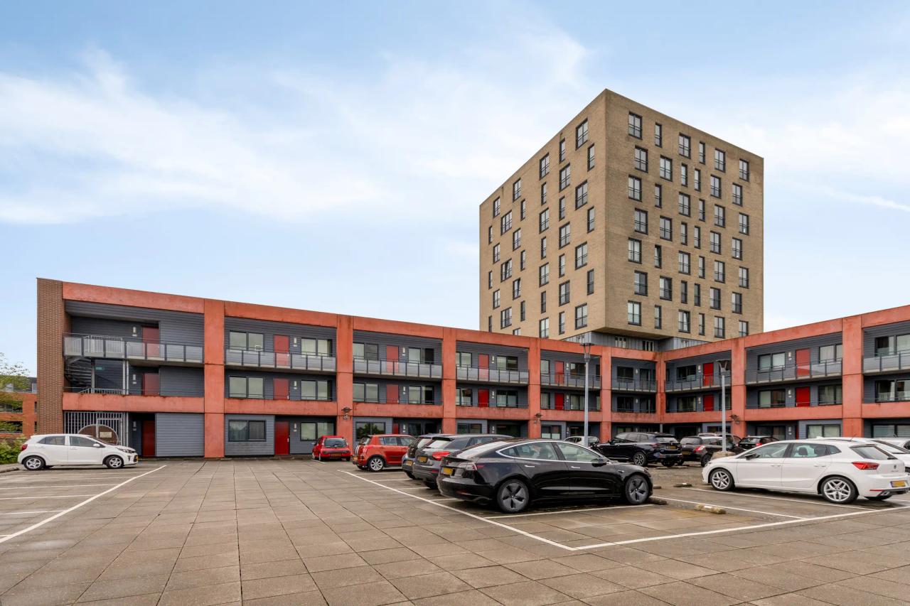 Unobstructed views, loggia and parking space - Image 27