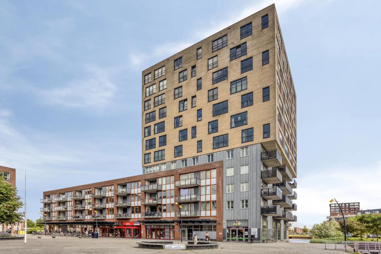 Unobstructed views, loggia and parking space - Image 28