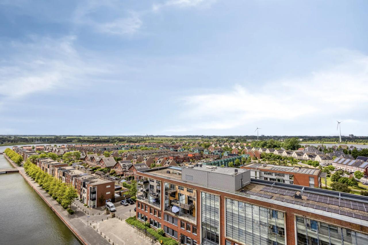 Unobstructed views, loggia and parking space - Image 29