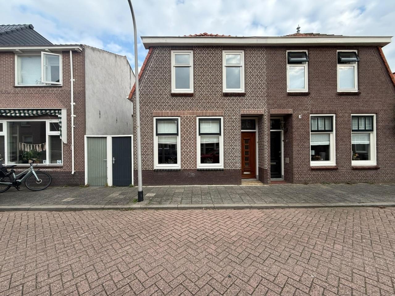 Spacious garden and four bedrooms in Katwijk - Image 1