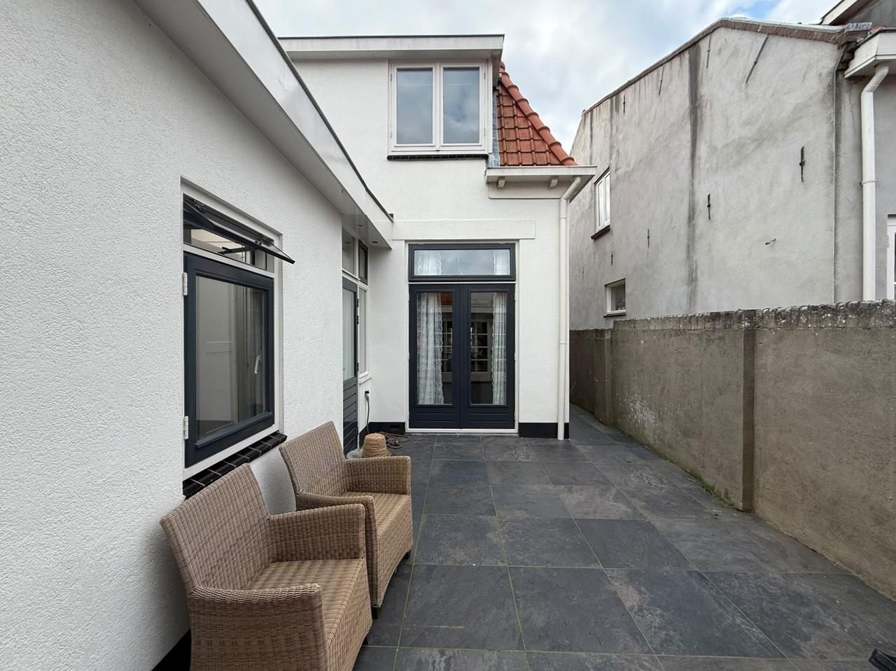 Spacious garden and four bedrooms in Katwijk - Image 7