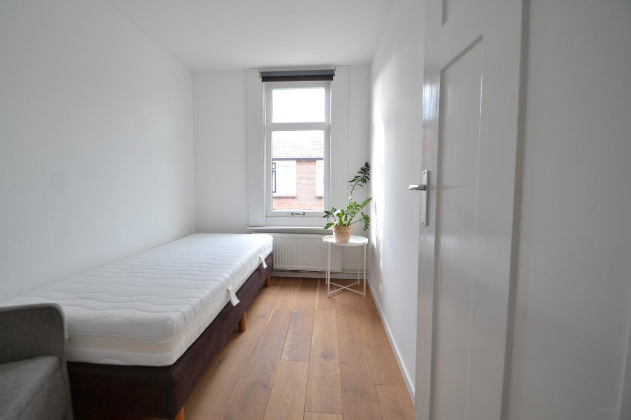 Spacious garden and four bedrooms in Katwijk - Image 15