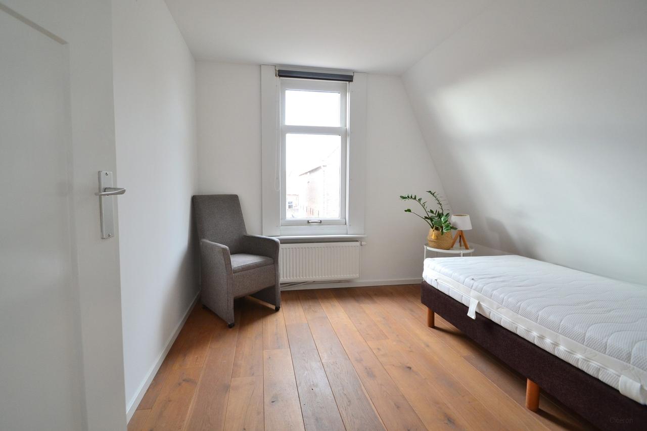 Spacious garden and four bedrooms in Katwijk - Image 18