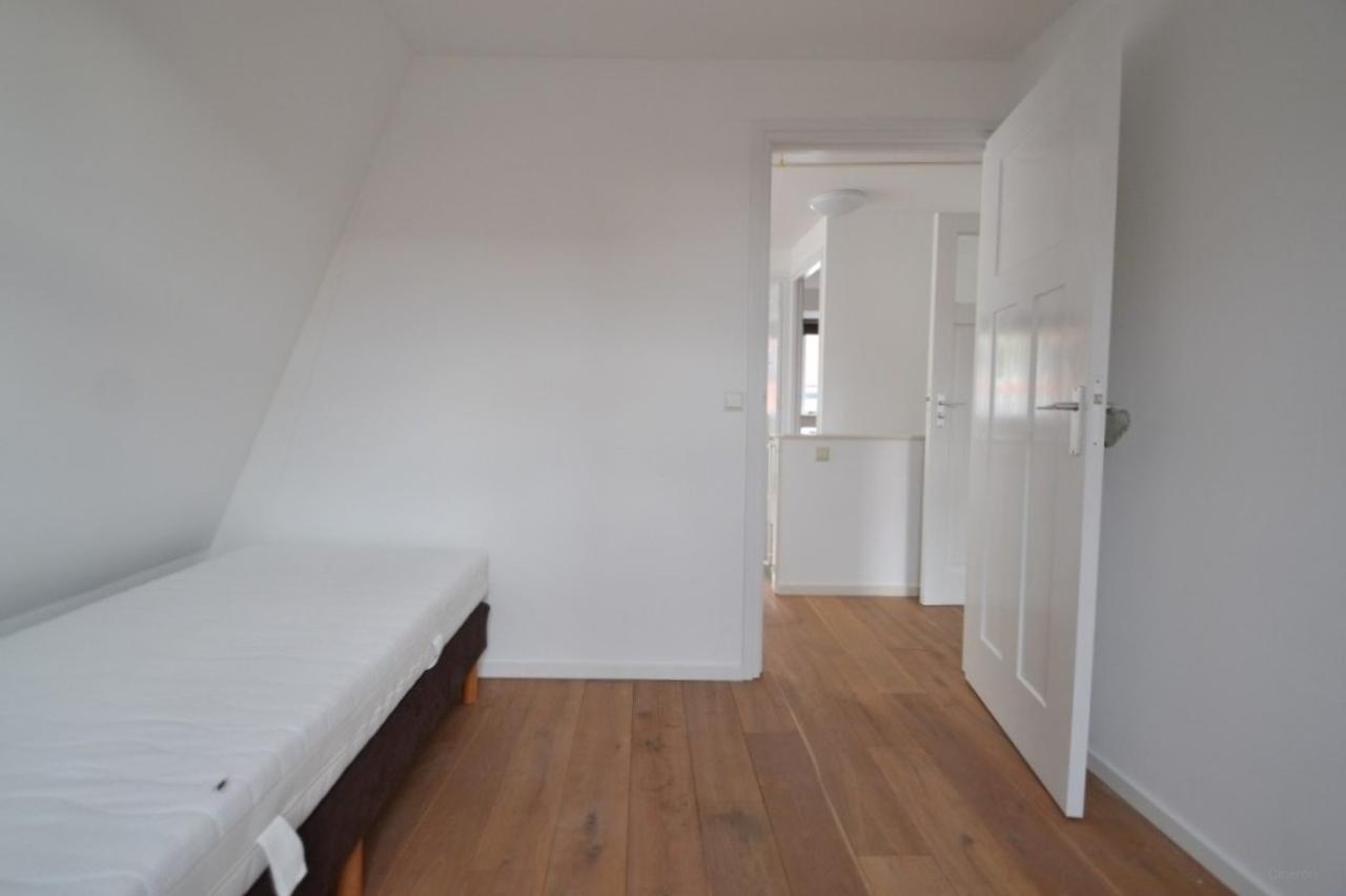 Spacious garden and four bedrooms in Katwijk - Image 19