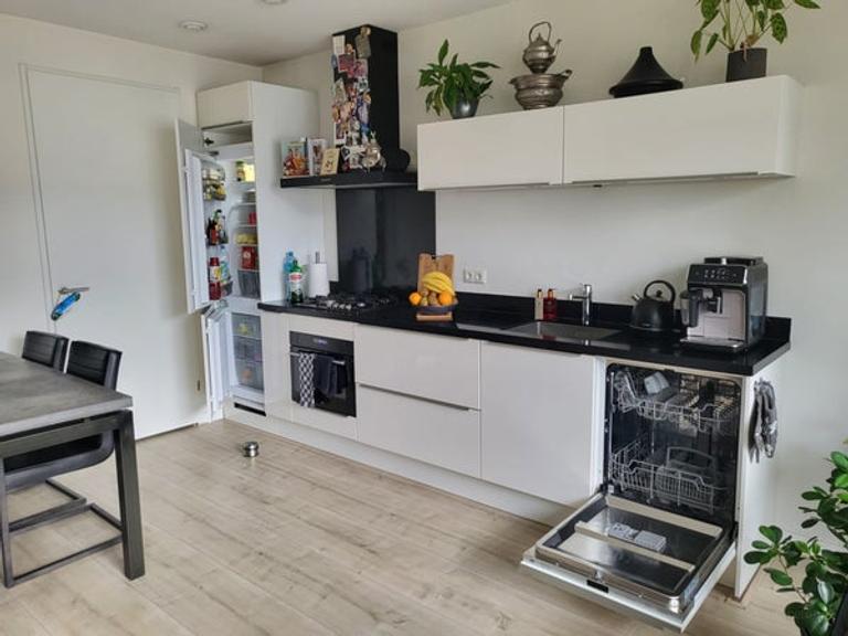 Furnished 2-bedroom apartment with balcony - Image 10