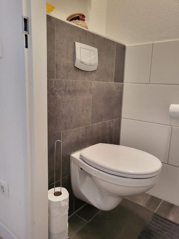 Furnished 2-bedroom apartment with balcony - Image 22