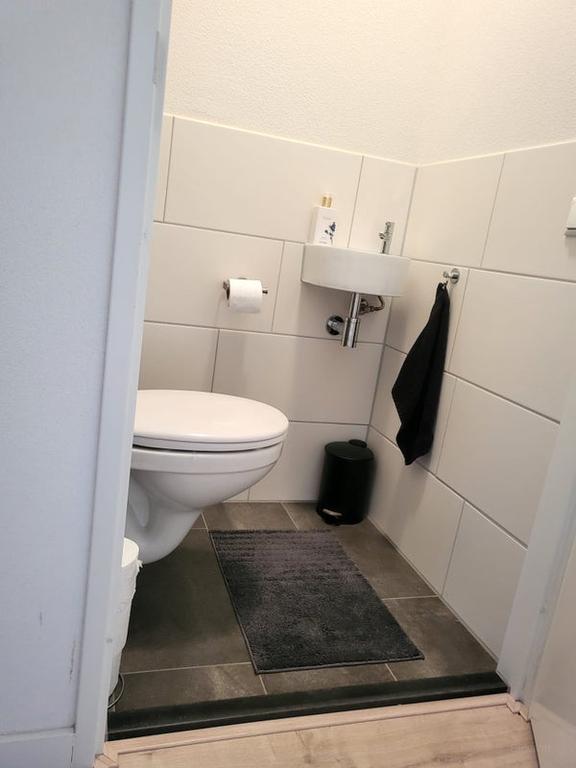 Furnished 2-bedroom apartment with balcony - Image 23