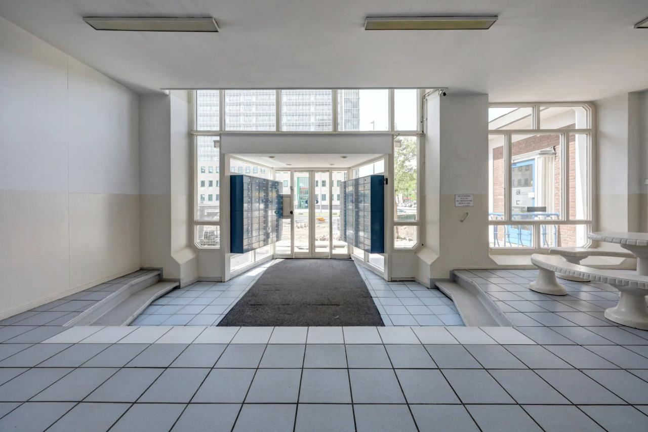 Available now: 3-room apartment near Zuidplein - Image 4