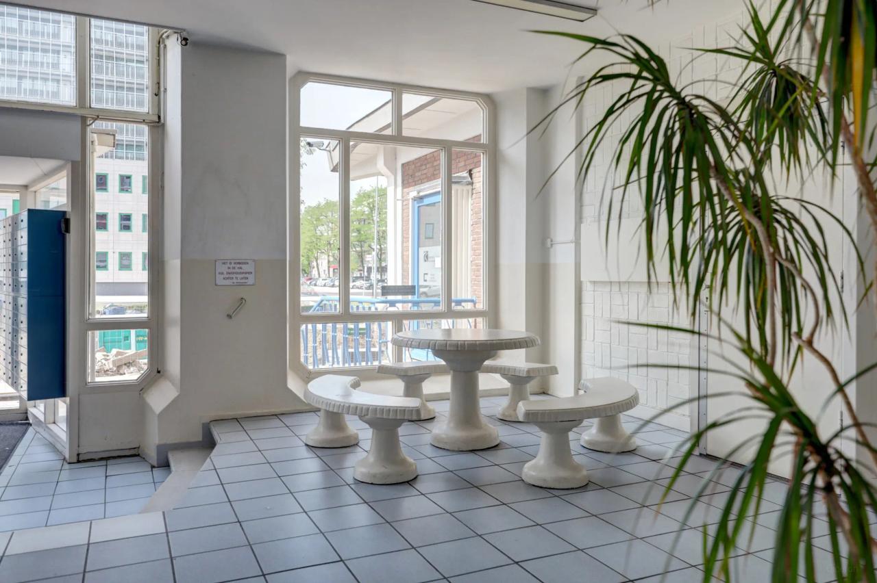 Available now: 3-room apartment near Zuidplein - Image 5