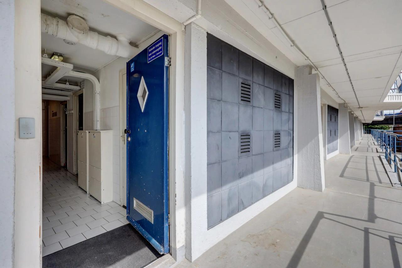 Available now: 3-room apartment near Zuidplein - Image 8