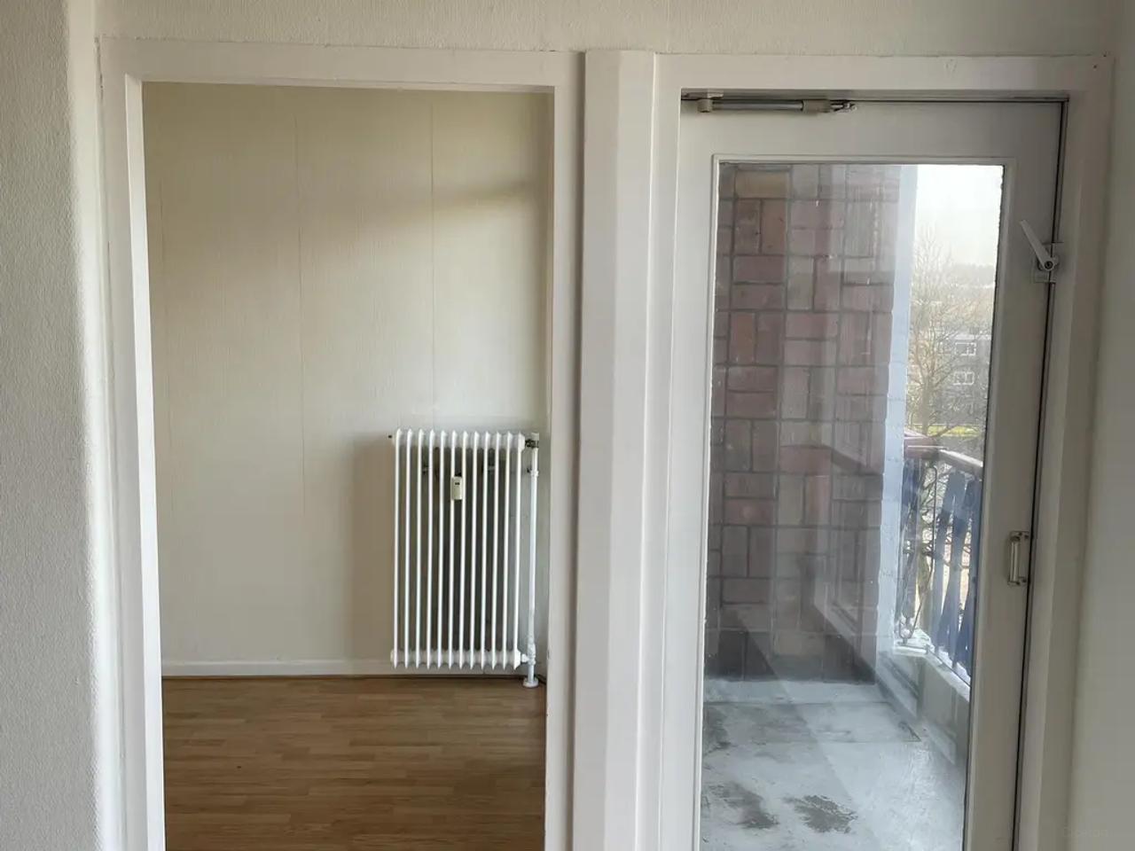 Available now: 3-room apartment near Zuidplein - Image 24