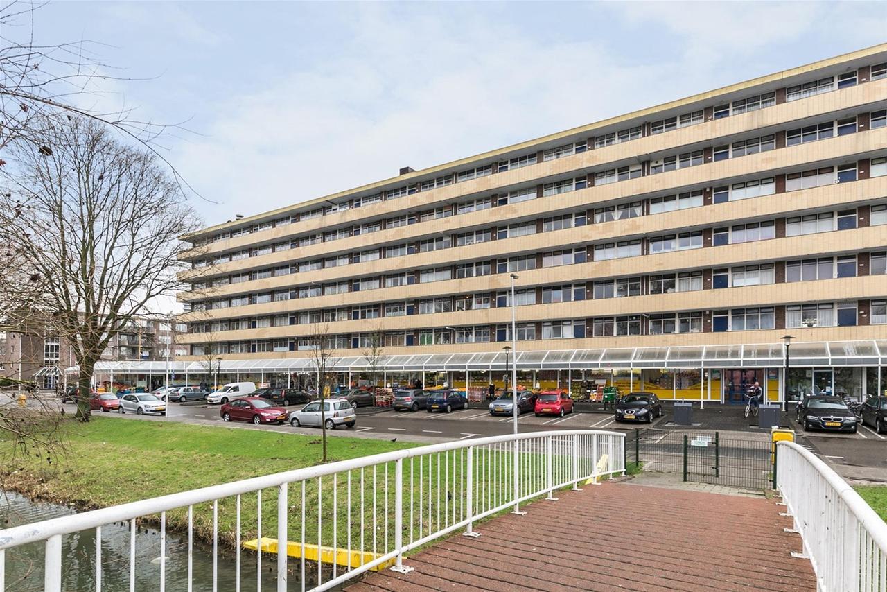 Four-room apartment with balcony in Utrecht - Image 1