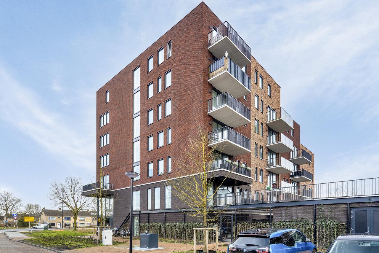 2-Bedroom Apartment with Balcony - Image 4