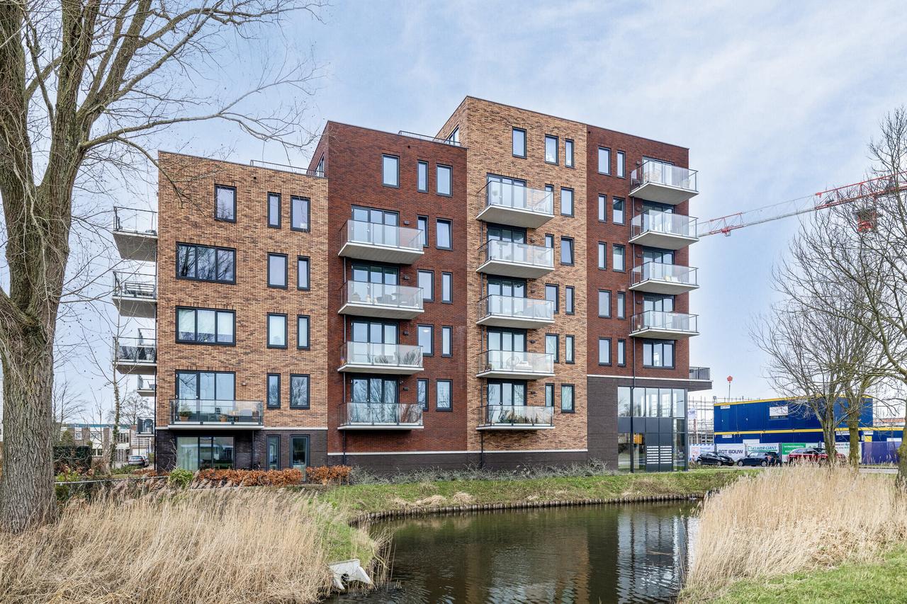 2-Bedroom Apartment with Balcony - Image 7