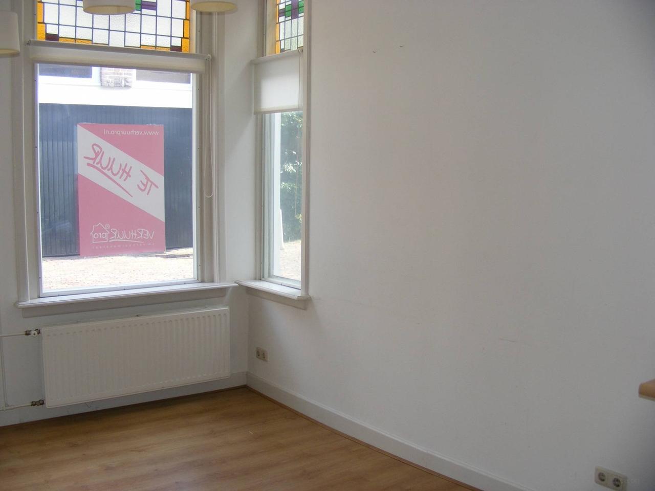 3-Bedroom House in Almelo - Image 9