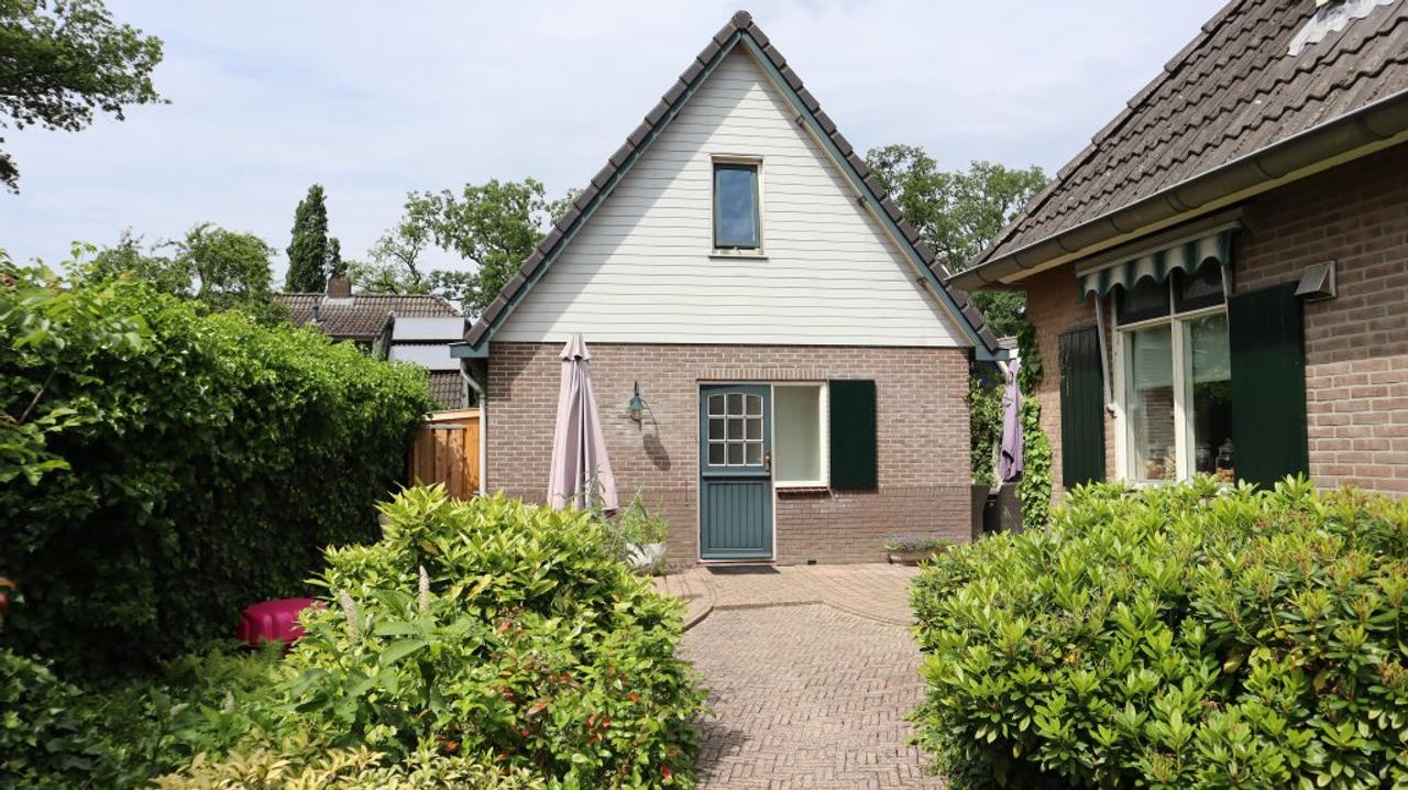 Furnished home with garden in Bathmen - Image 1