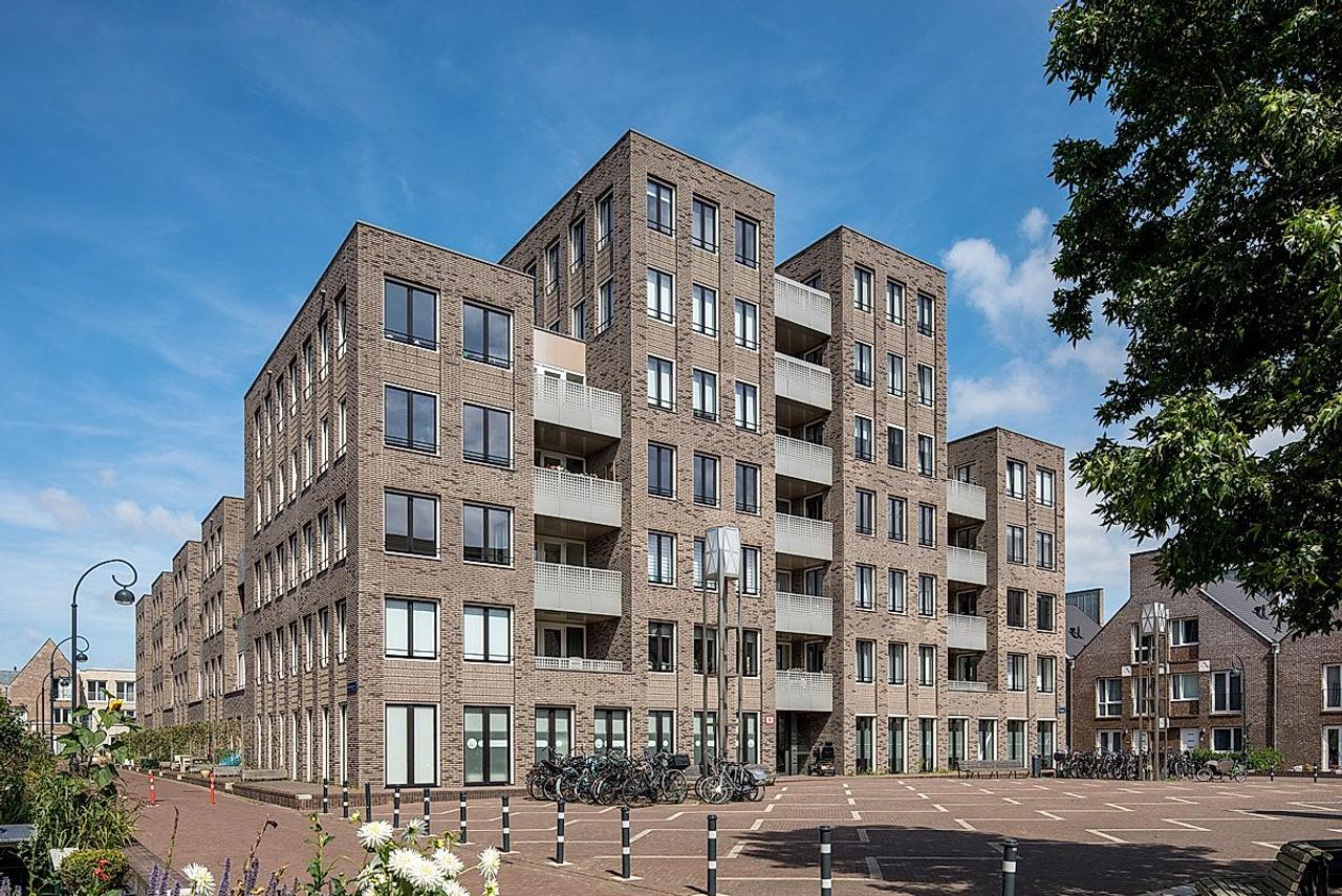 88 m² Apartment with Balcony in Haarlem - Image 1