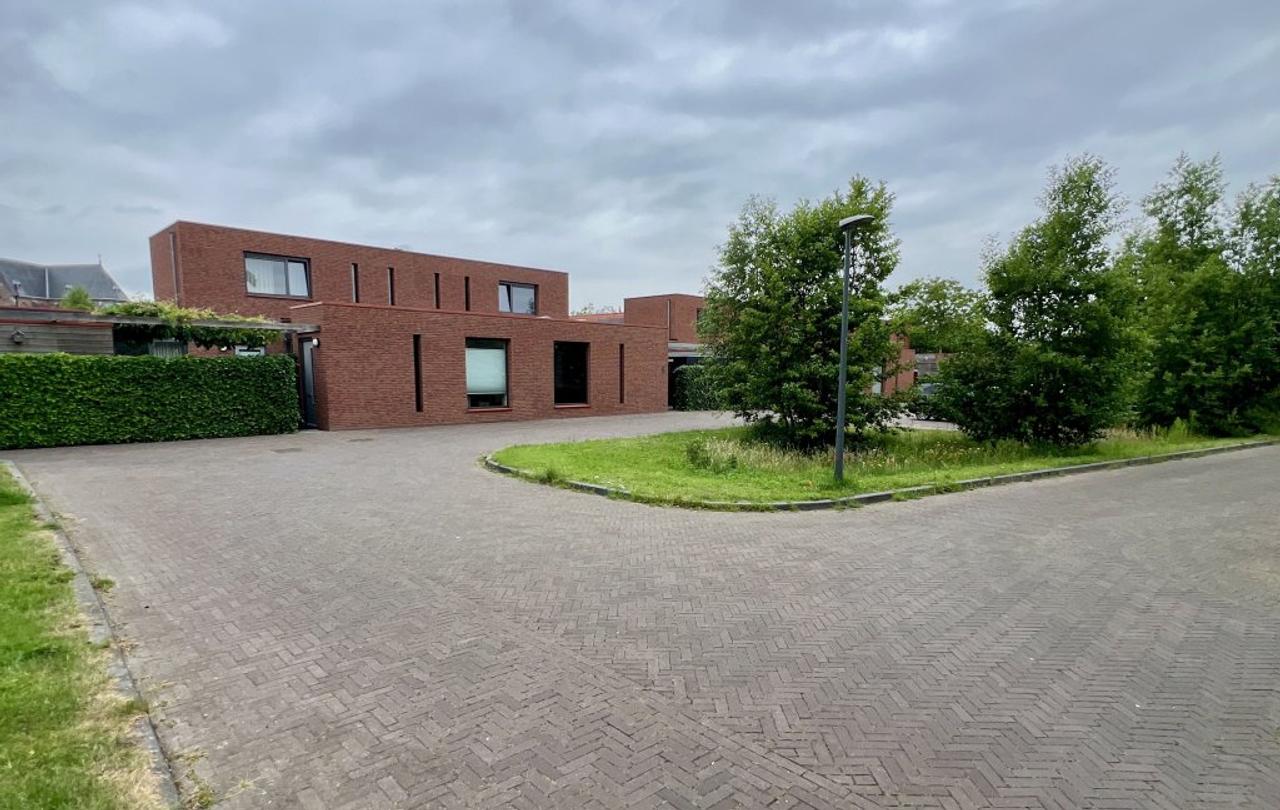 Furnished bungalow with garden in Deurne - Image 2