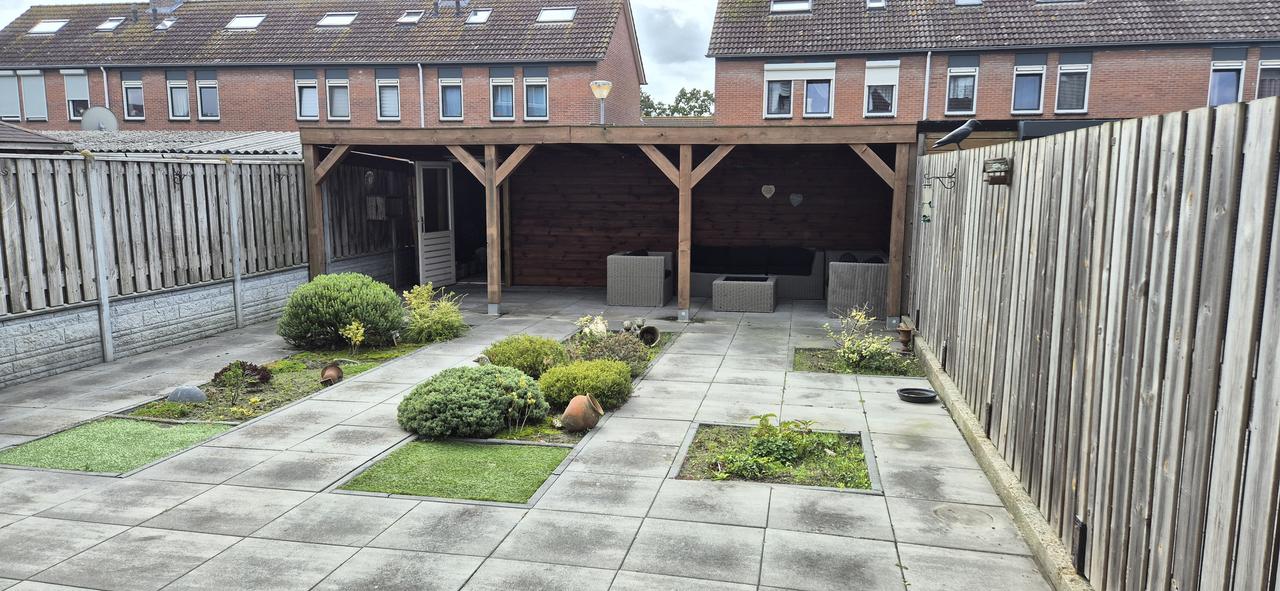 Gemeubileerde 5-kamer hoekwoning met tuin - Afbeelding 1