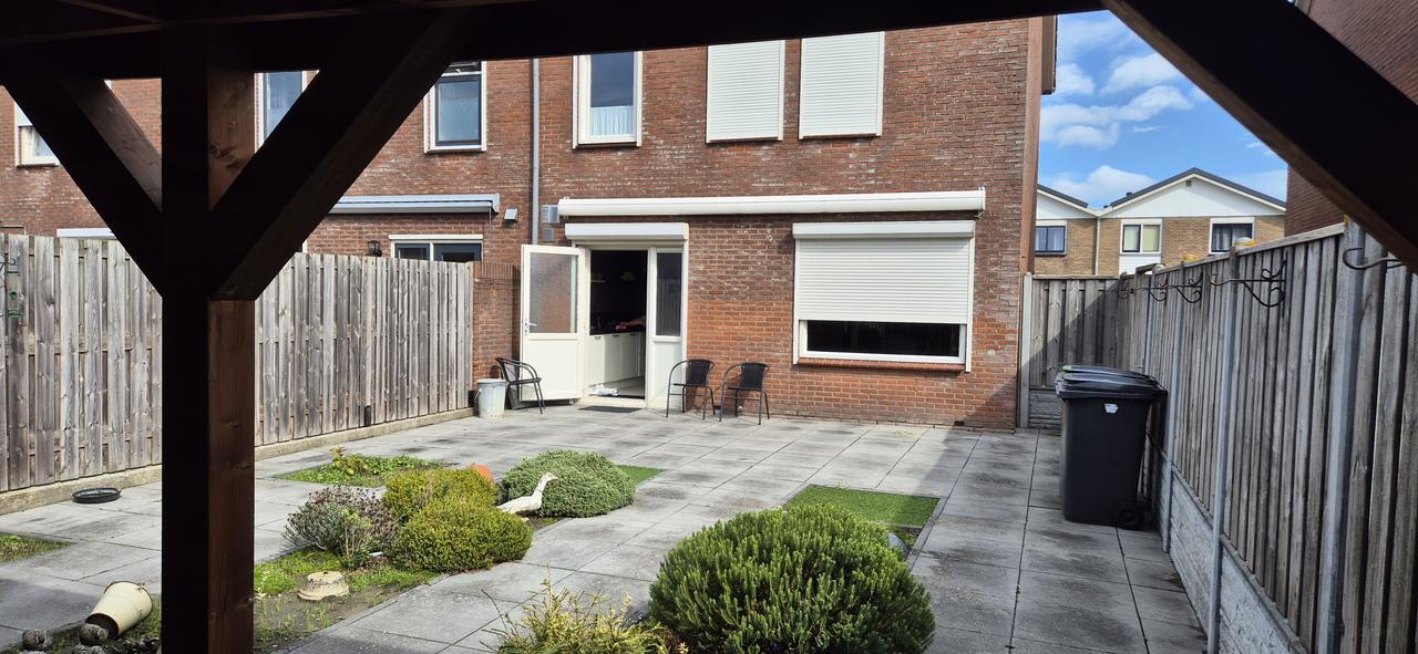 Gemeubileerde 5-kamer hoekwoning met tuin - Afbeelding 2