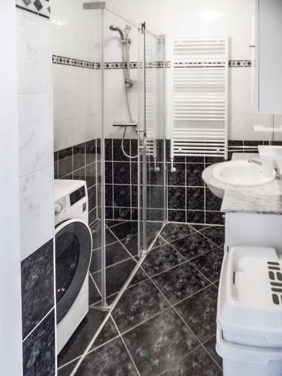 80 m² Furnished Apartment with Loggia - Image 32