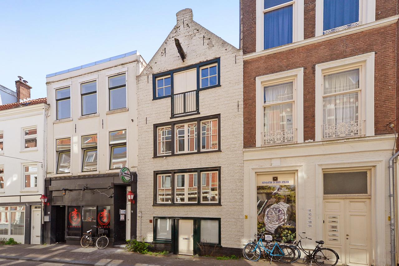 Historic townhouse with terrace in city centre - Image 1
