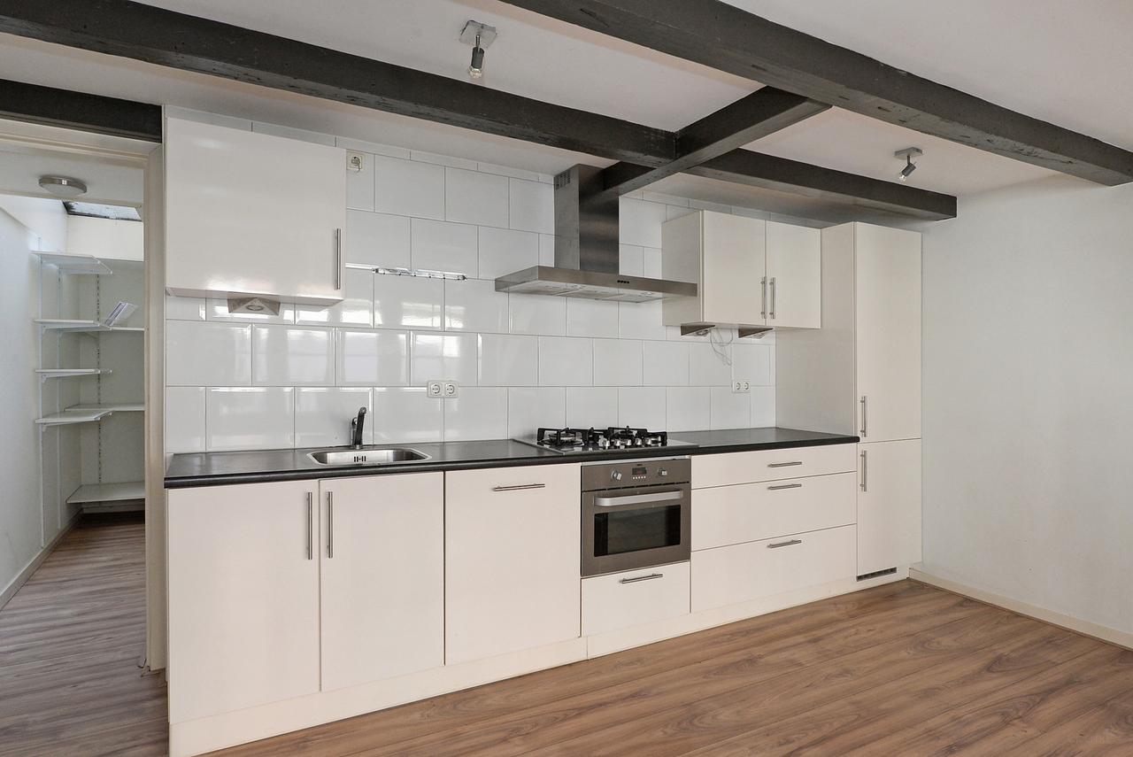 Historic townhouse with terrace in city centre - Image 2