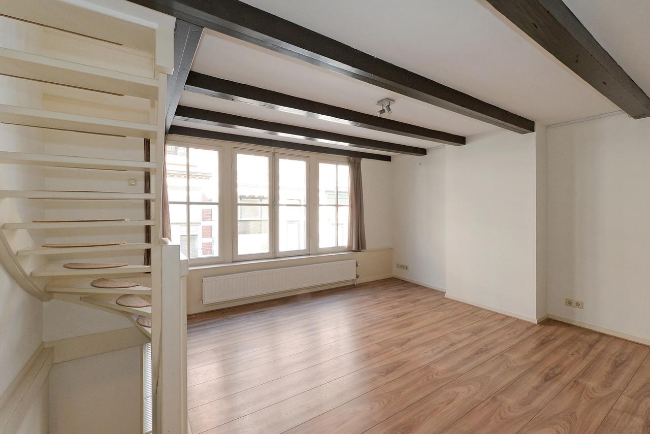 Historic townhouse with terrace in city centre - Image 3