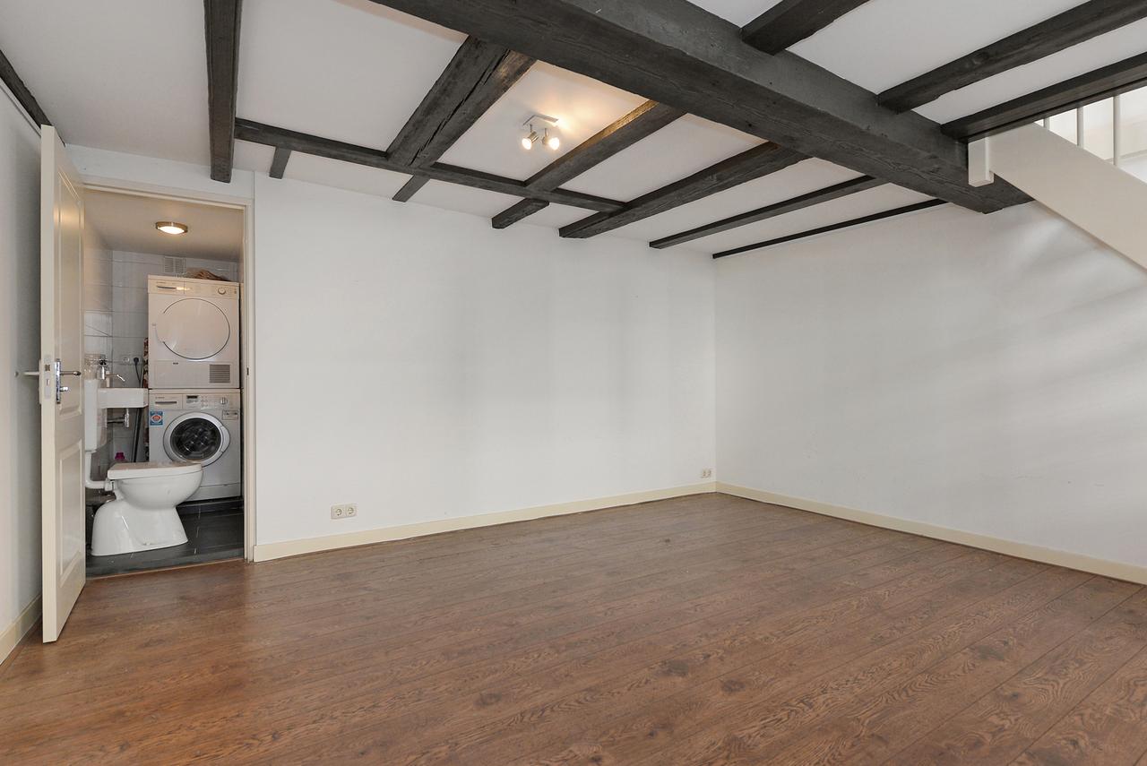 Historic townhouse with terrace in city centre - Image 6