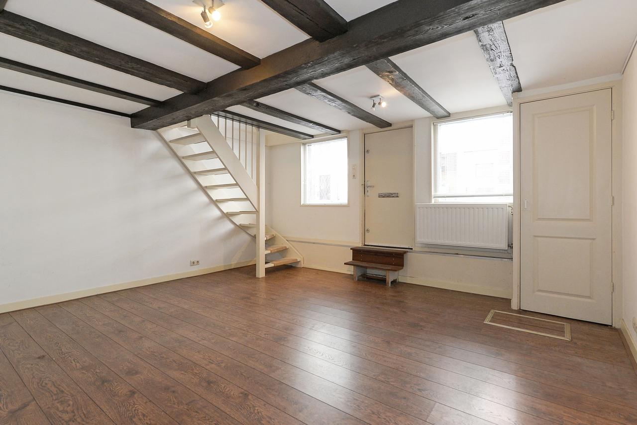 Historic townhouse with terrace in city centre - Image 8