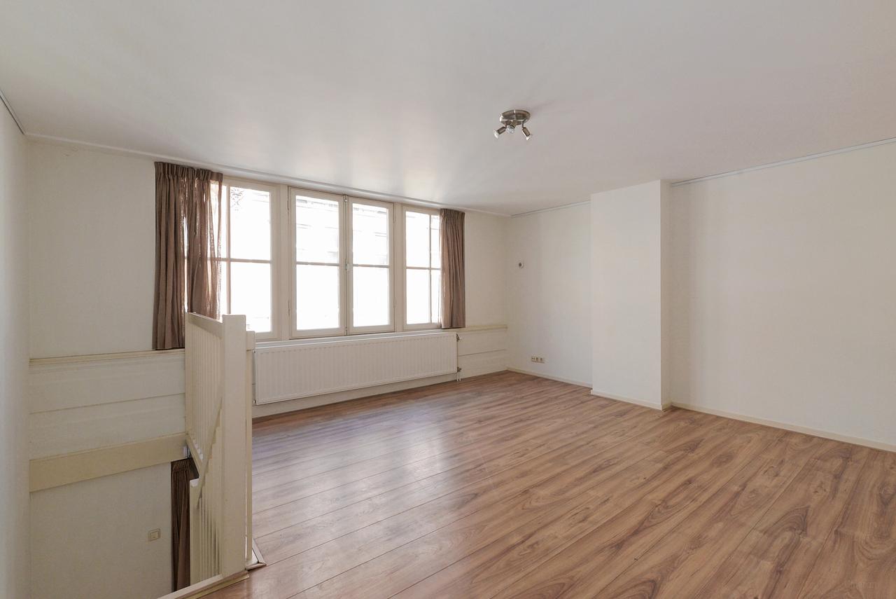 Historic townhouse with terrace in city centre - Image 13