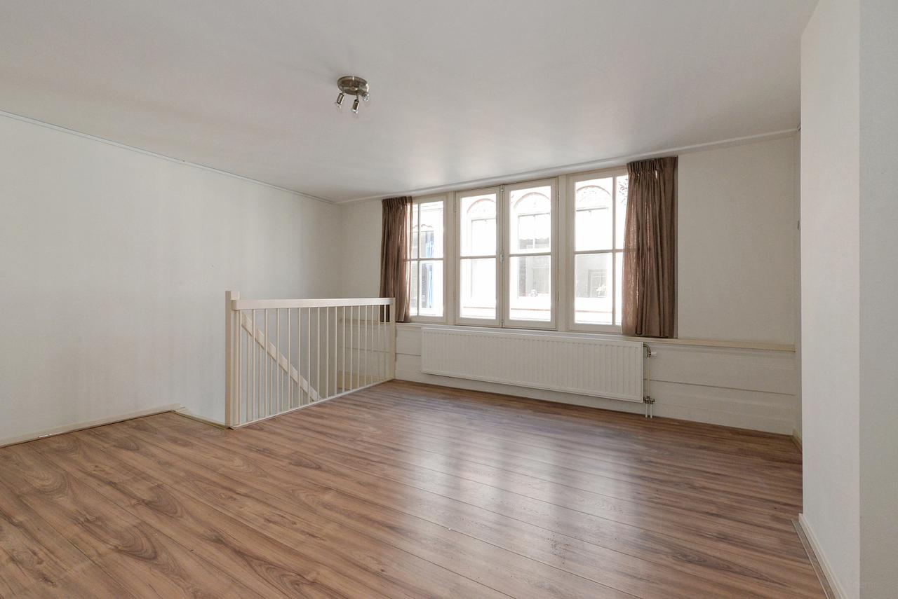 Historic townhouse with terrace in city centre - Image 14