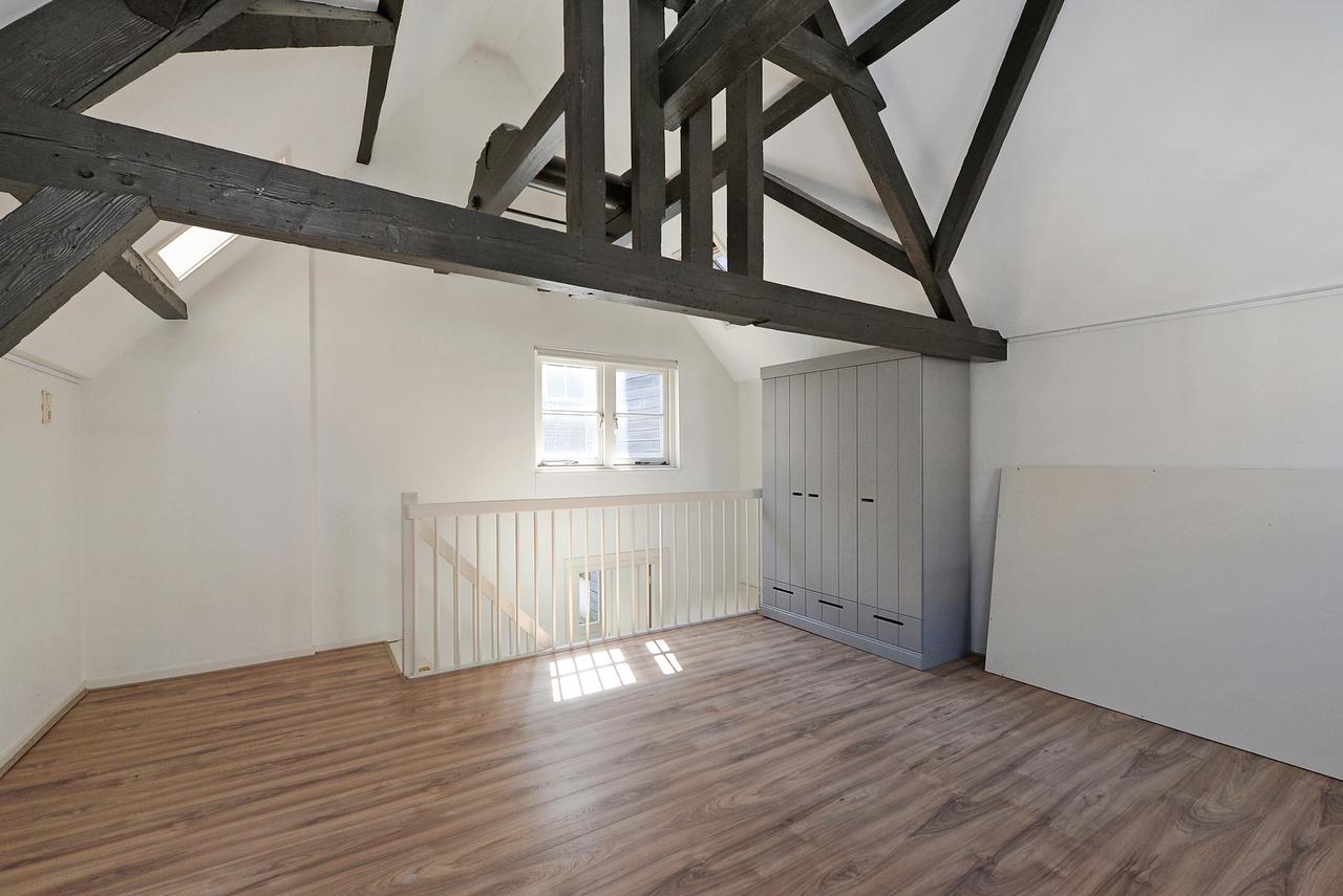 Historic townhouse with terrace in city centre - Image 23