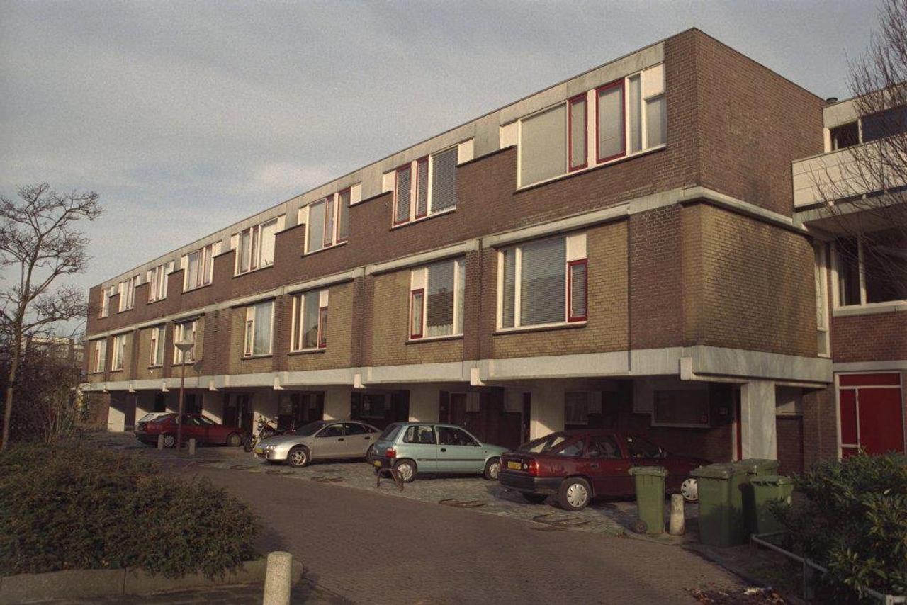 Available now: 4-bedroom home in Houtwijk - Image 1