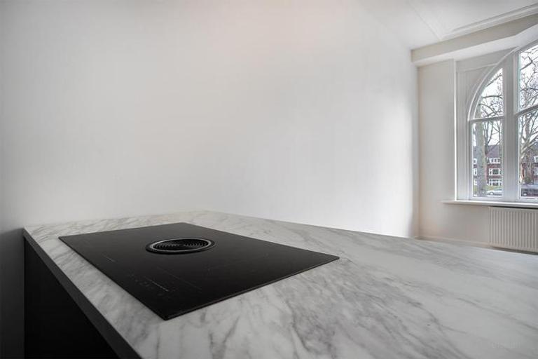 2-Bedroom Apartment with Garden by Canal - Image 6