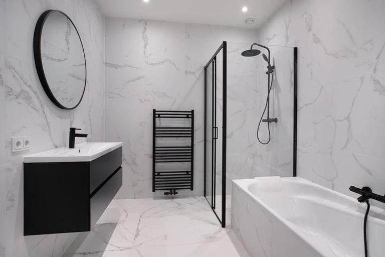2-Bedroom Apartment with Garden by Canal - Image 7