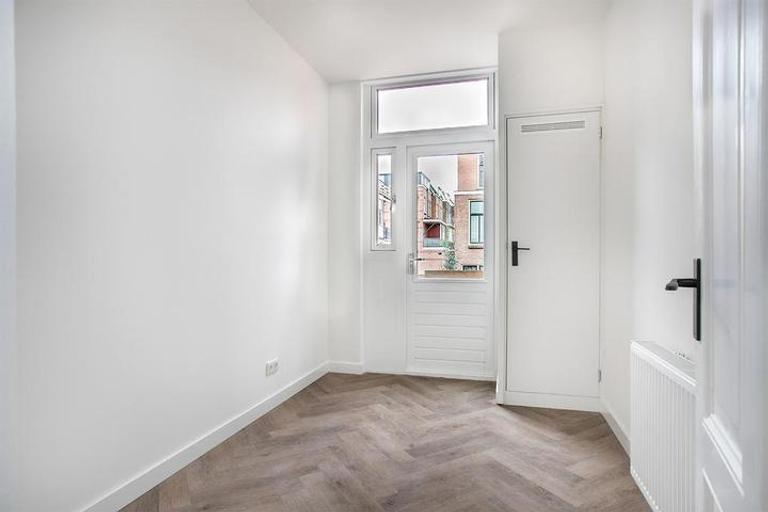 2-Bedroom Apartment with Garden by Canal - Image 13