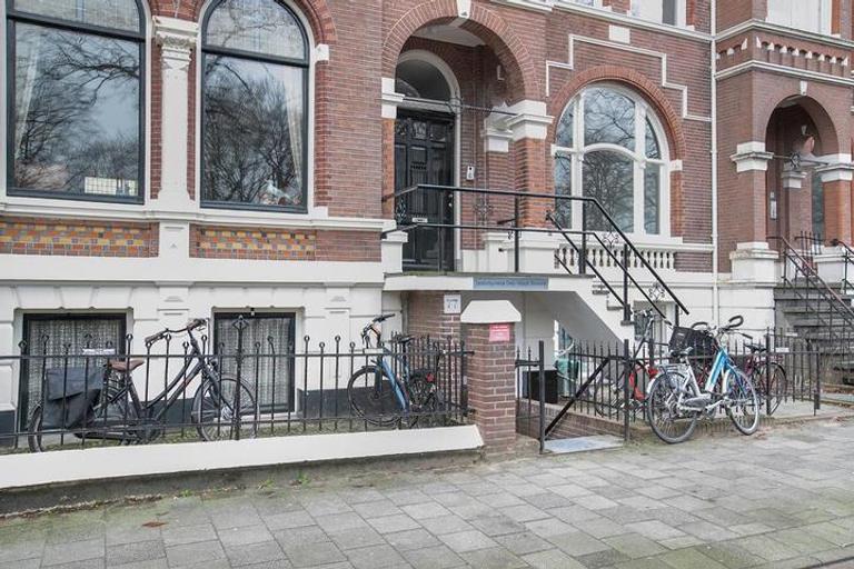 2-Bedroom Apartment with Garden by Canal - Image 17