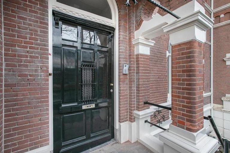 2-Bedroom Apartment with Garden by Canal - Image 18
