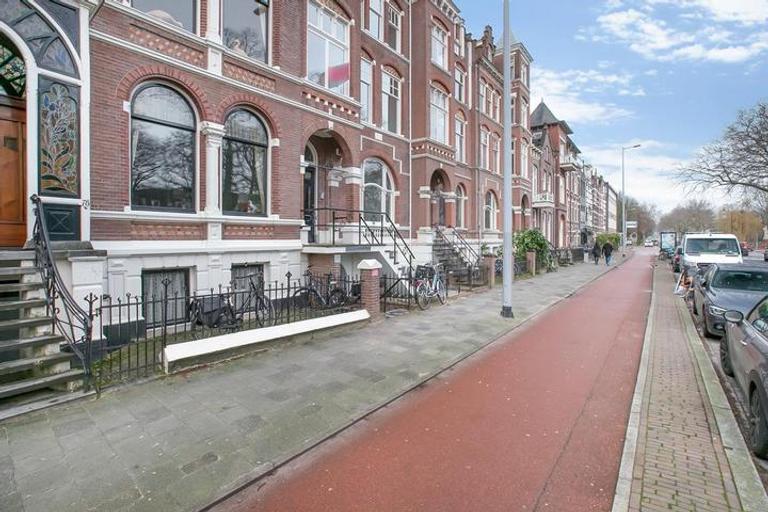 2-Bedroom Apartment with Garden by Canal - Image 19