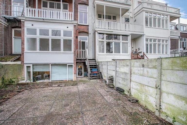 2-Bedroom Apartment with Garden by Canal - Image 20
