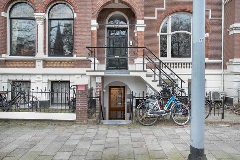 2-Bedroom Apartment with Garden by Canal - Image 21