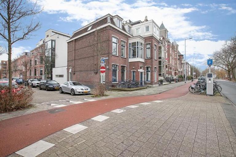 2-Bedroom Apartment with Garden by Canal - Image 22