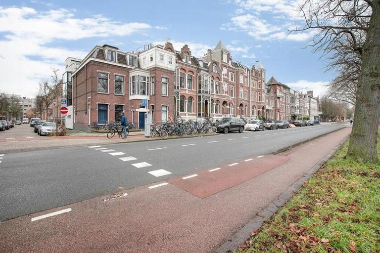 2-Bedroom Apartment with Garden by Canal - Image 23