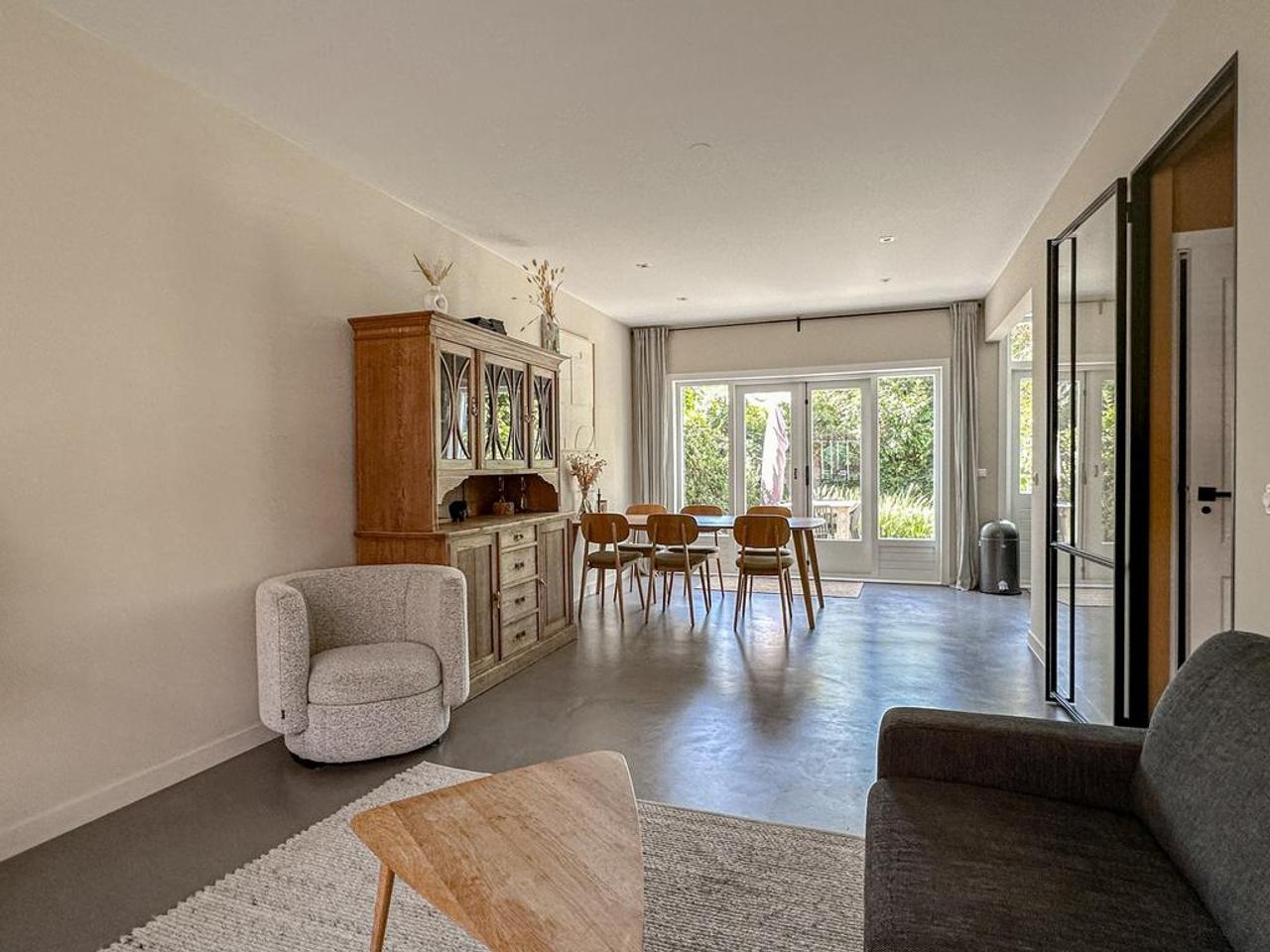 Furnished 1930s house with garden - Image 6